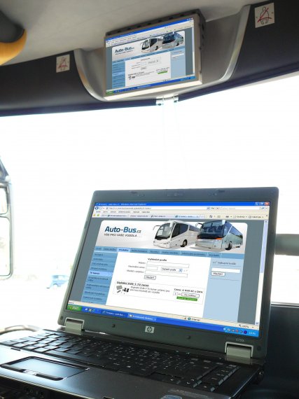 Instalace připojení notebooku na LCD monitory