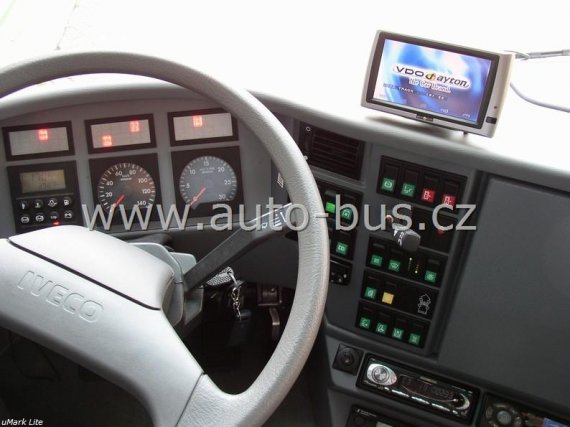 Instalace pevné navigace, DVD přehrávače, parkovací kamery, stropních monitorů