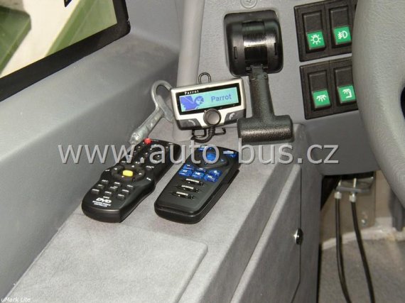 Instalace pevné navigace, DVD přehrávače, parkovací kamery, stropních monitorů